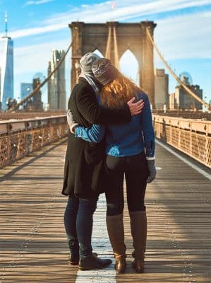 Emma et Lucas sur le pont de Brooklyn
